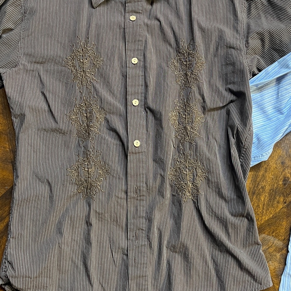 191 Unlimited button up dress shirts, both with stripes and designs embroidered - Picture 4 of 12